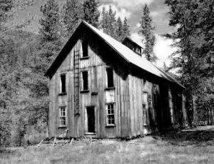 tipple-cabin_bw